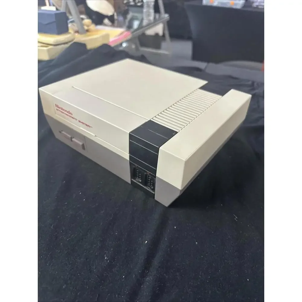 Smooth Top Nintendo Entertainment System NES Console - Gray (NES-001) Near Mint